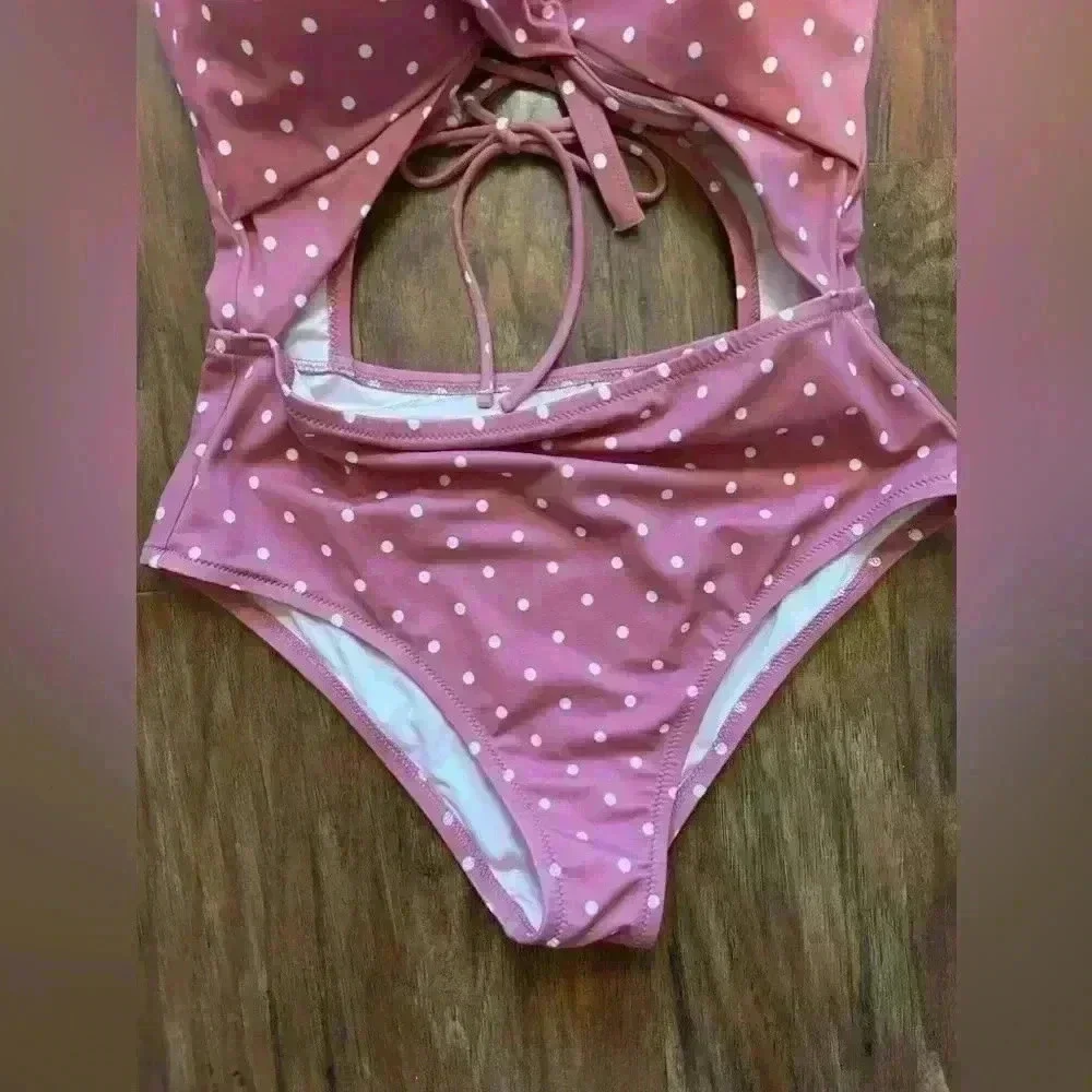 Shade and Shores Pink and White Polka Dot Swimsuit 🩱
